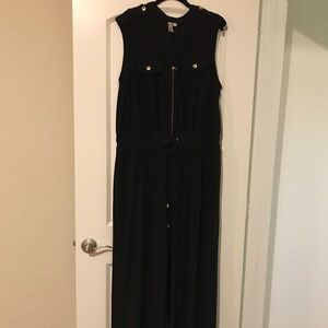 Sleeveless knit jumper with front zipper, side pockets, drawstring waist